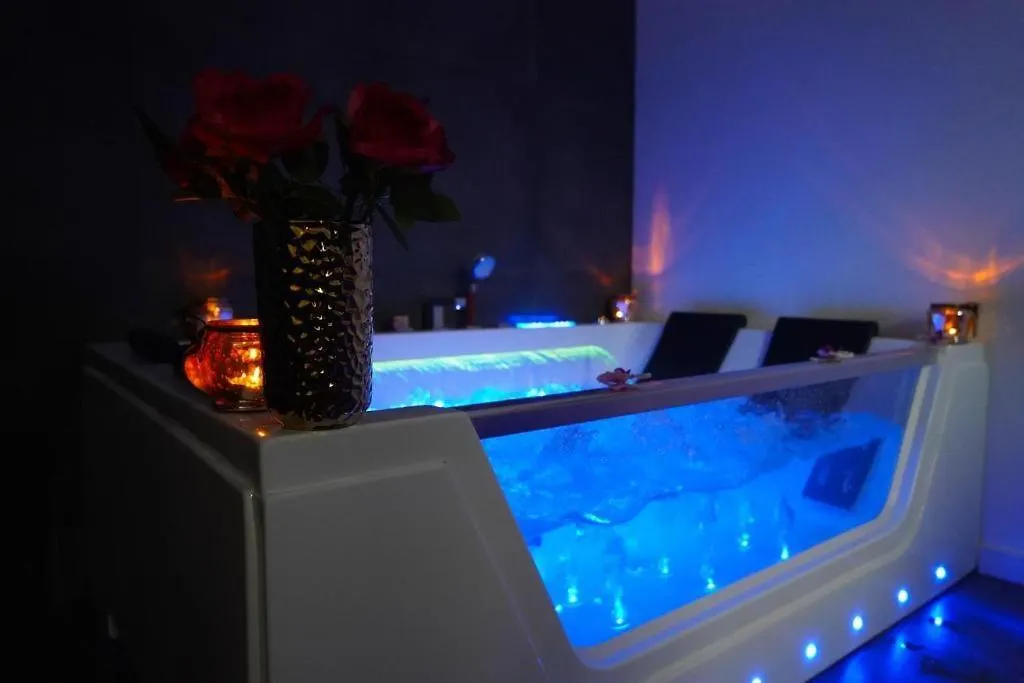 Relax Jacuzzi Apartment Krakow Poland